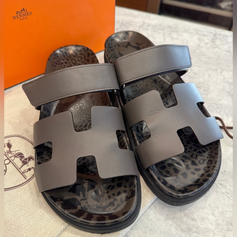 Hermes Chypre Sandals in Ecorce (dark brown), 39/9